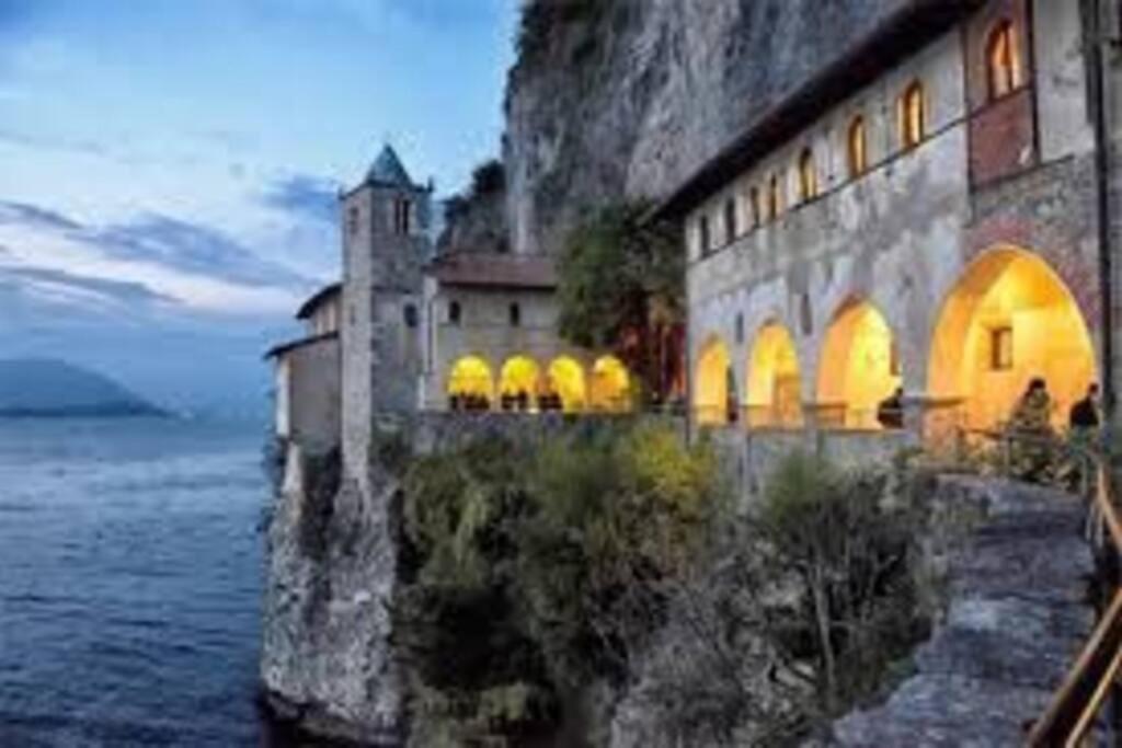Lago Maggiore, Leggiuno, Ampio Appartamento Екстер'єр фото