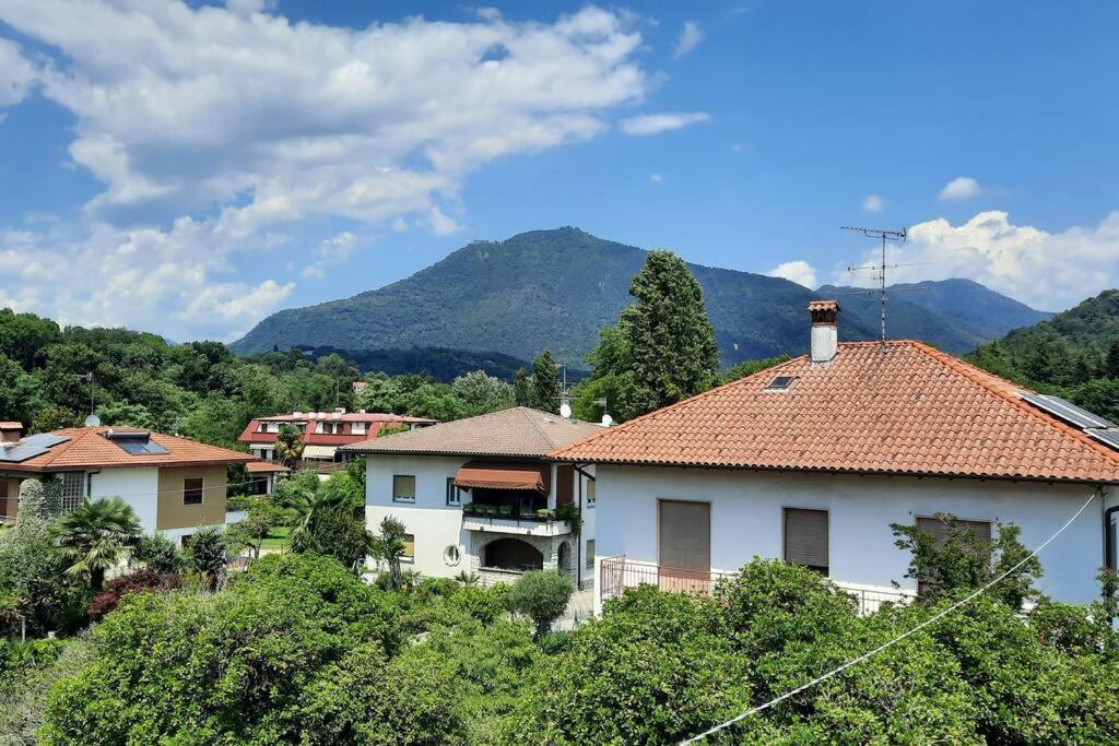 Lago Maggiore, Leggiuno, Ampio Appartamento Екстер'єр фото